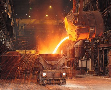 Pouring molten steel