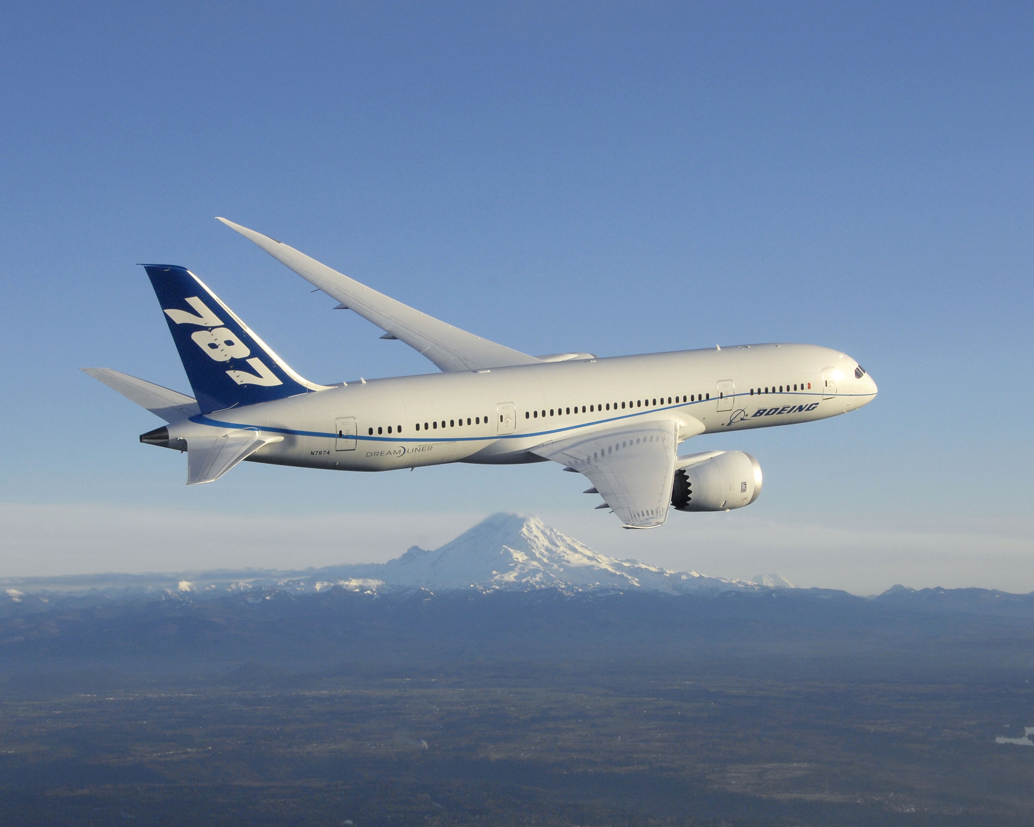 787 With Mt Rainier in DistanceK65116