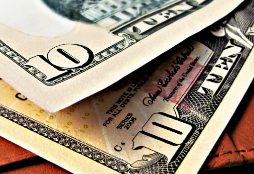5 Stocks Under $10 With Huge Dividends and King-Size Upside Potential