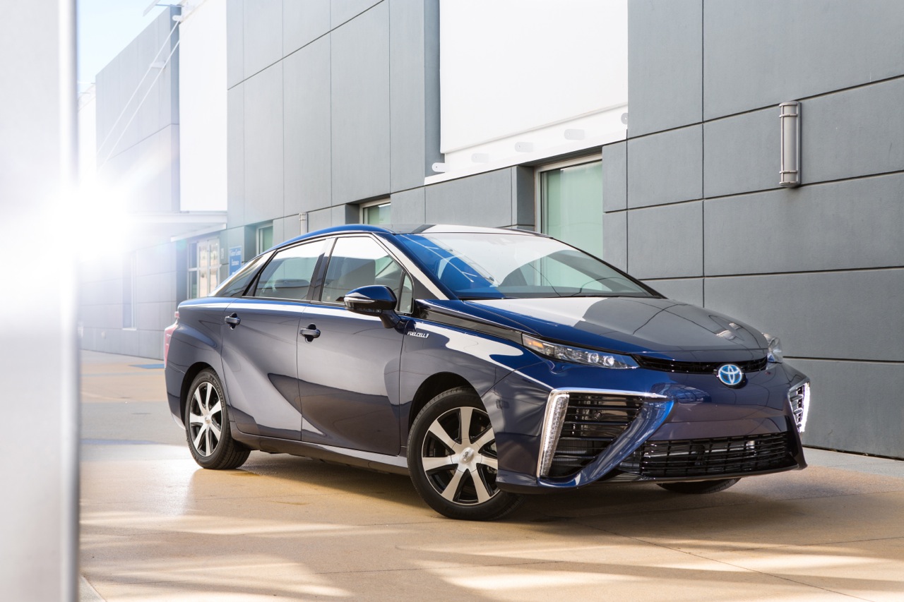 Toyota-Mirai-2014