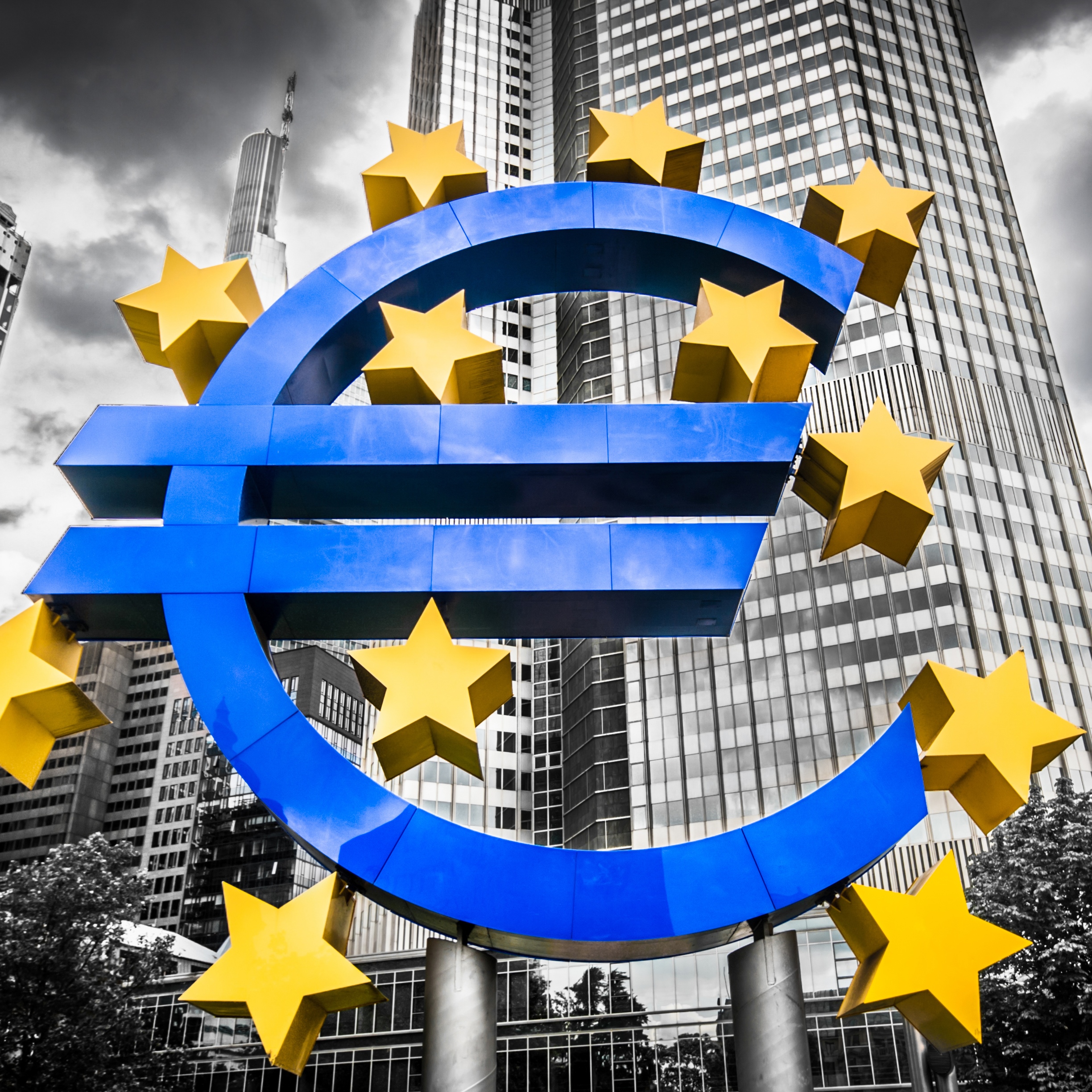 ECB Leaves Interest Rate Alone, Says Asset Purchase Program to End This Year