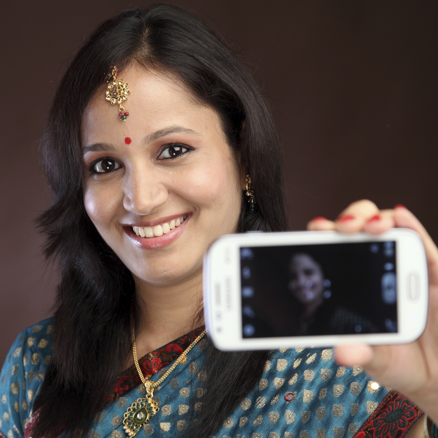 Smartphone Sales Rise 12% in 2015 to Reach 1.4 Billion