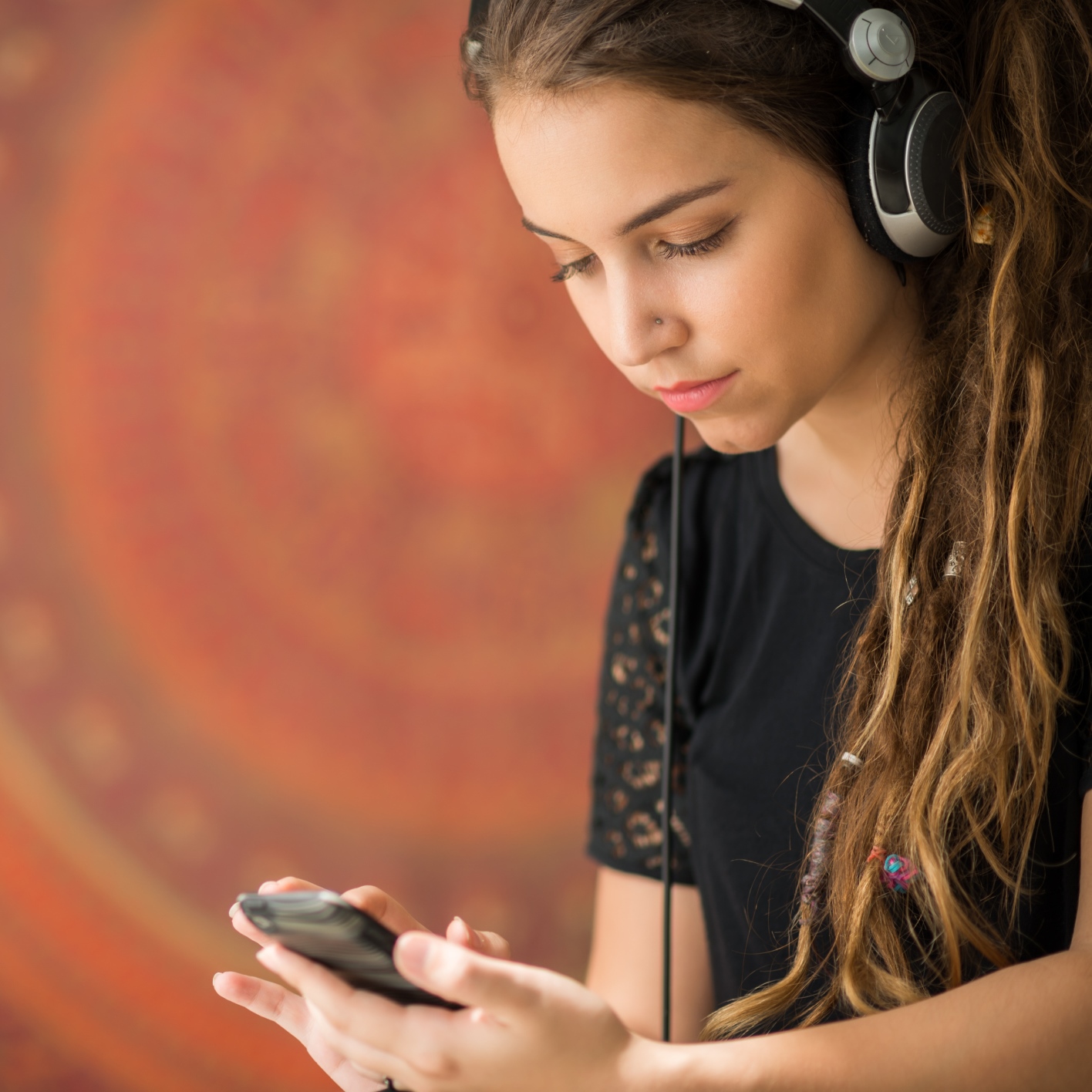 Internet and Digital Media Growth Is Huge: 4 Stocks to Buy Right Now
