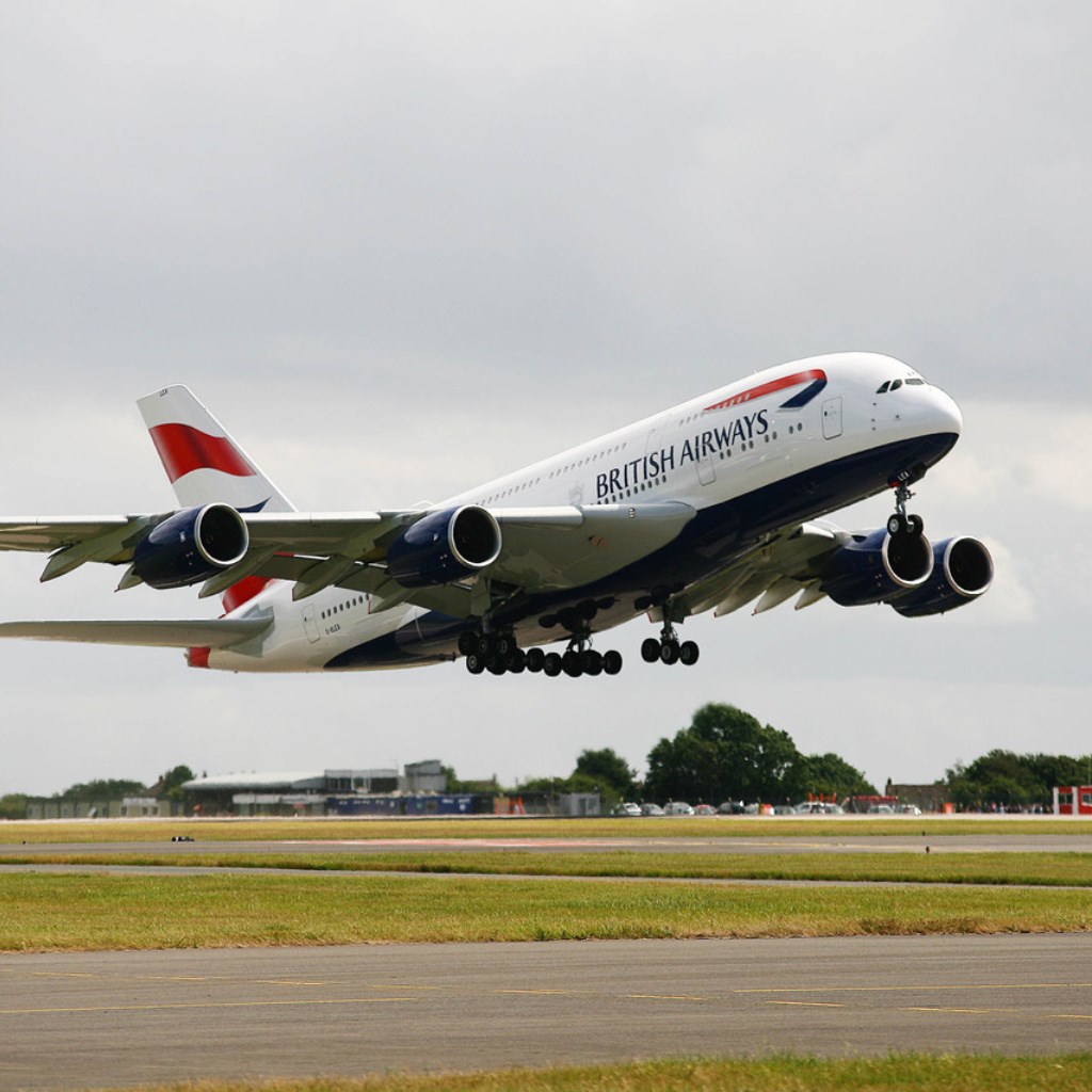 Airbus Mulls A380 Production Cut to Less Than One a Month