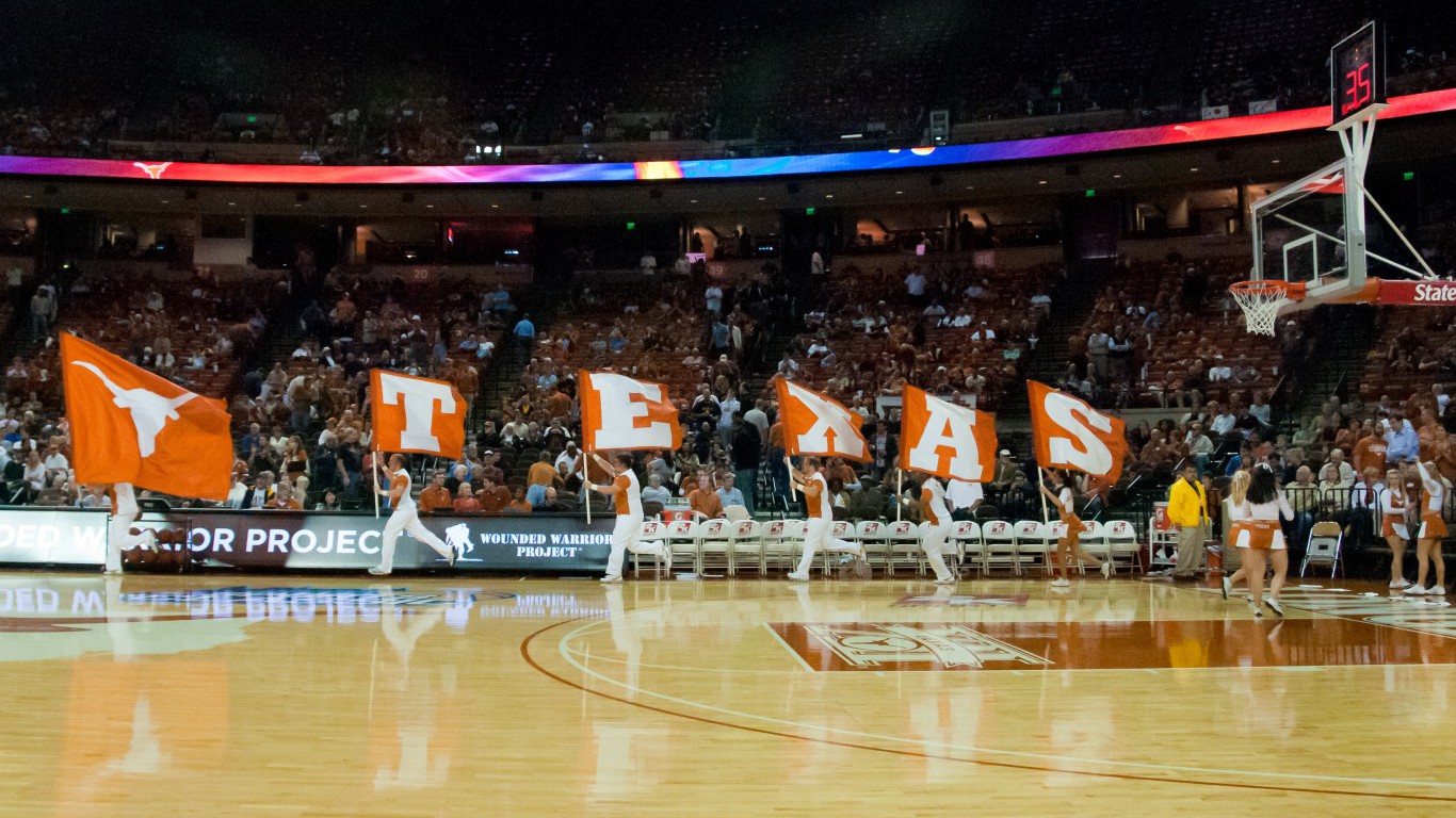 Texas_cheerleader_flags