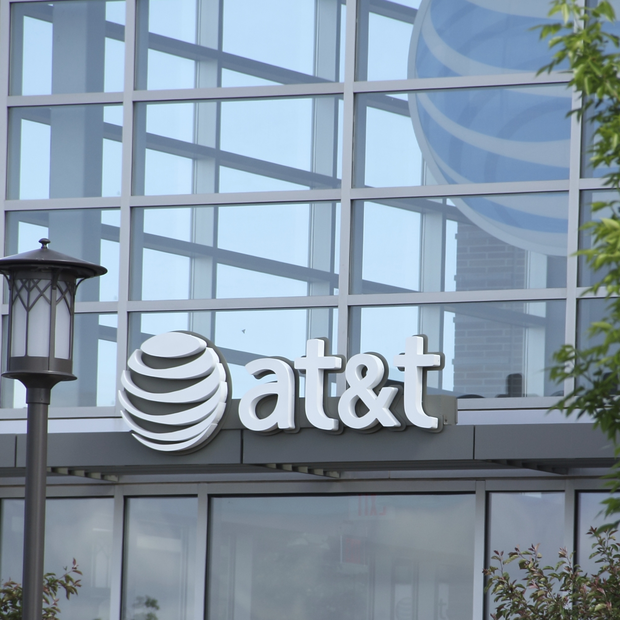 Tech and Telecom Stocks Merrill Lynch Rates Buy That Yield 4% to 8.5%