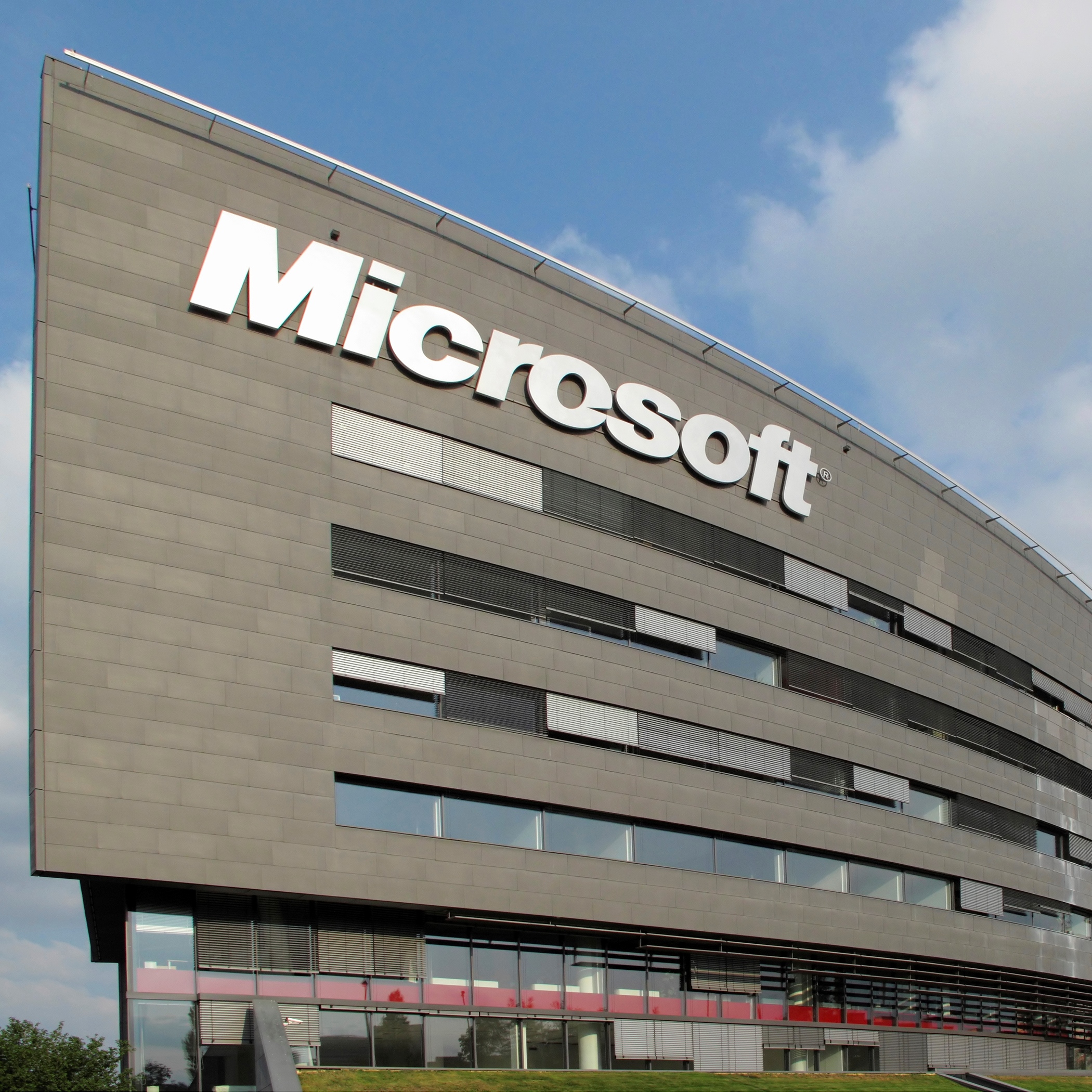 Huge Blue Chip Tech Trade Highlights Insider Selling: Microsoft, Diamond Resorts, PulteGroup, Tupperware, JB Hunt and More