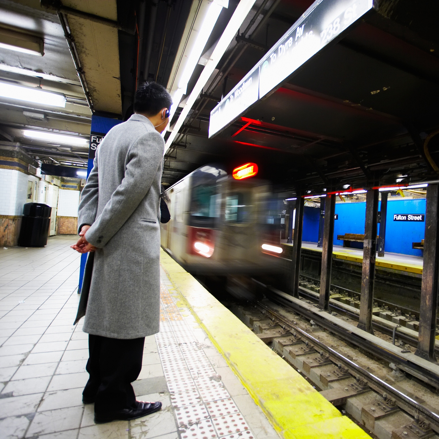 New York Fed Sees Slow Growth Persisting in 2016