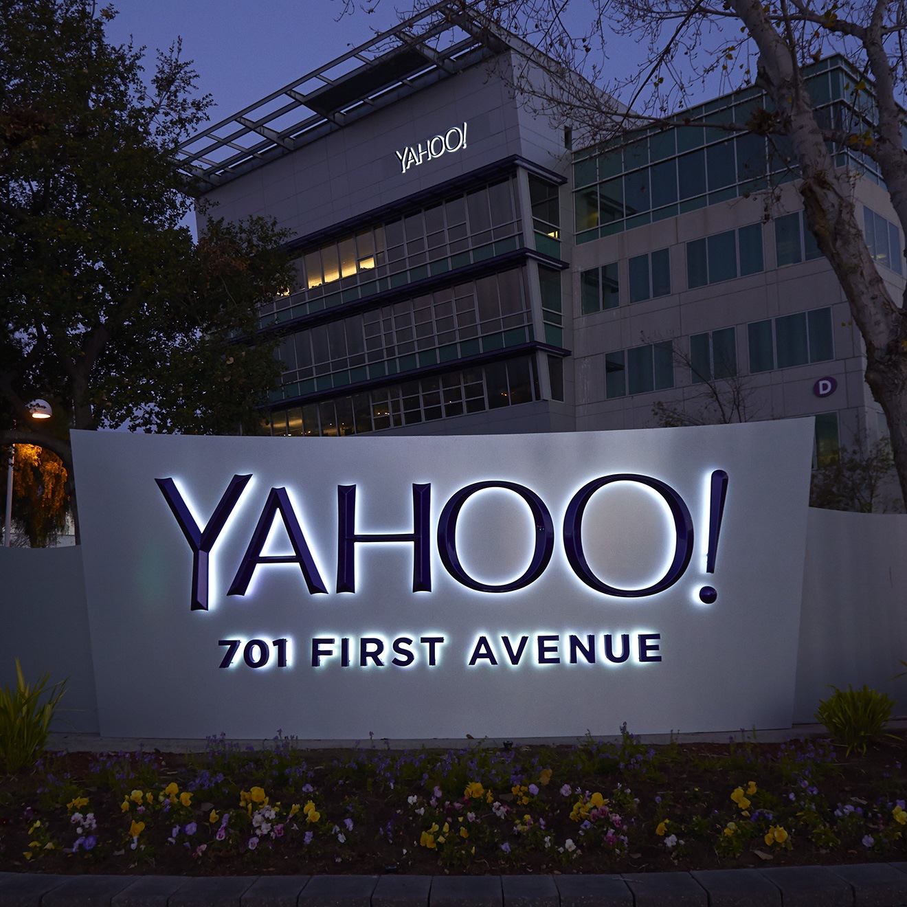 Yahoo Earnings Boost Share Price