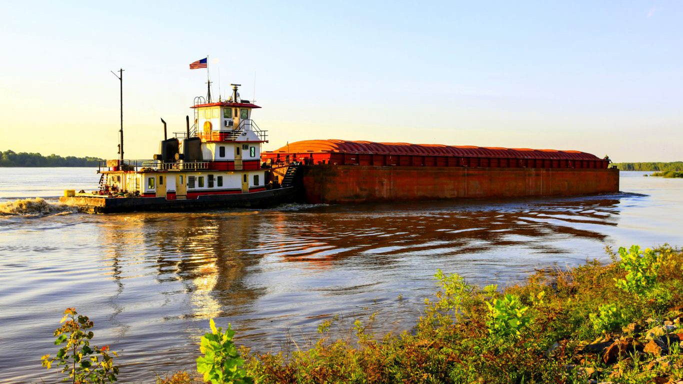 Mississippi, ditch boat pushing barge