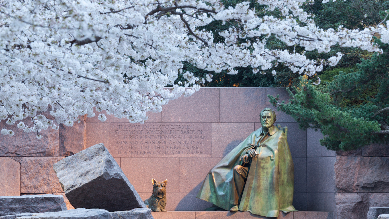 Cherry blossoms and Washington FDR monument