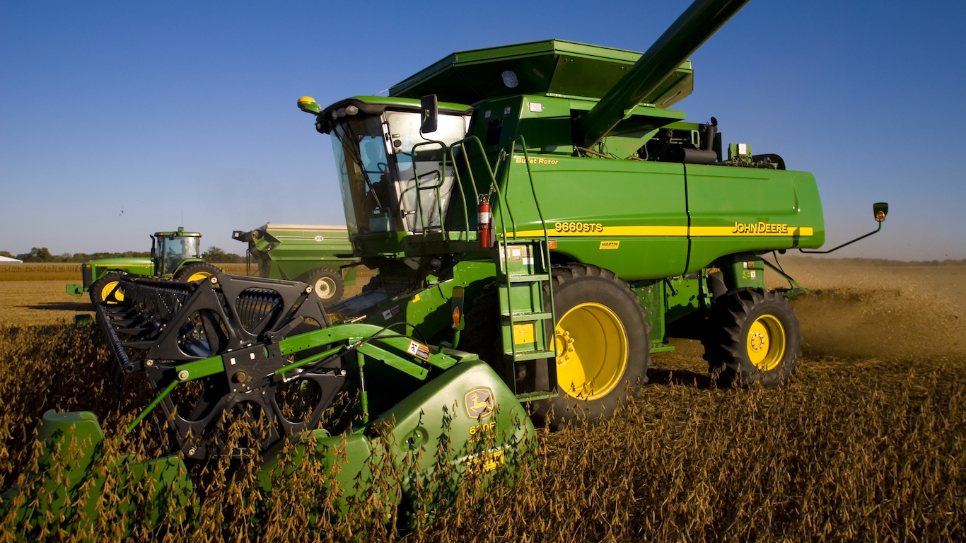 Earnings Previews: Applied Materials, Deere, DraftKings, Vale