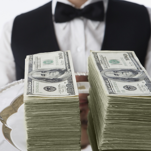 Have $1,000 to Invest? Buy This Discounted Stock, Avoid the Other One