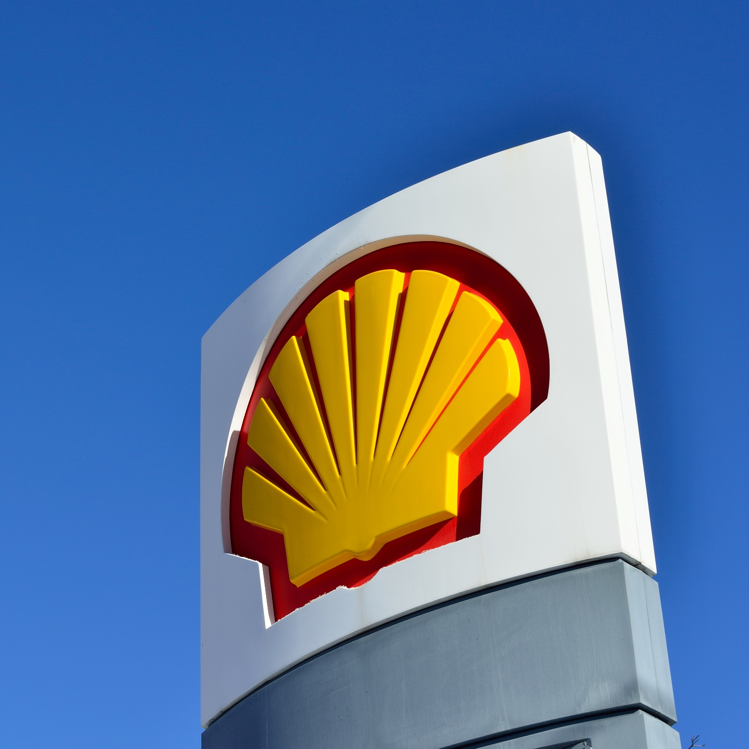 Jefferies Positive on Energy for 2017: 3 Large Cap Dividend Stocks to Buy Now