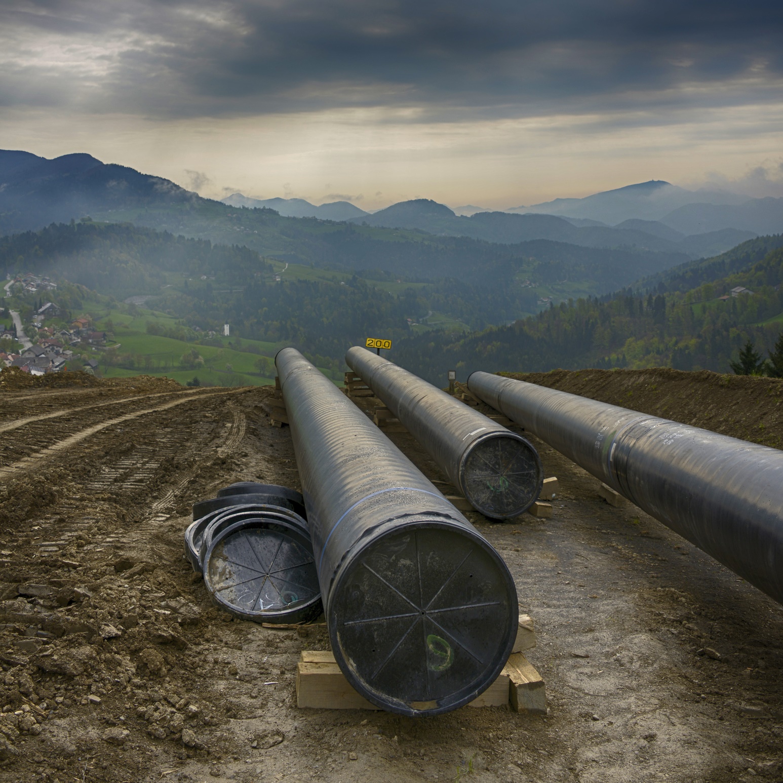 Kinder Morgan Reverses Course, Plans 25% Dividend Hikes Annually to 2020