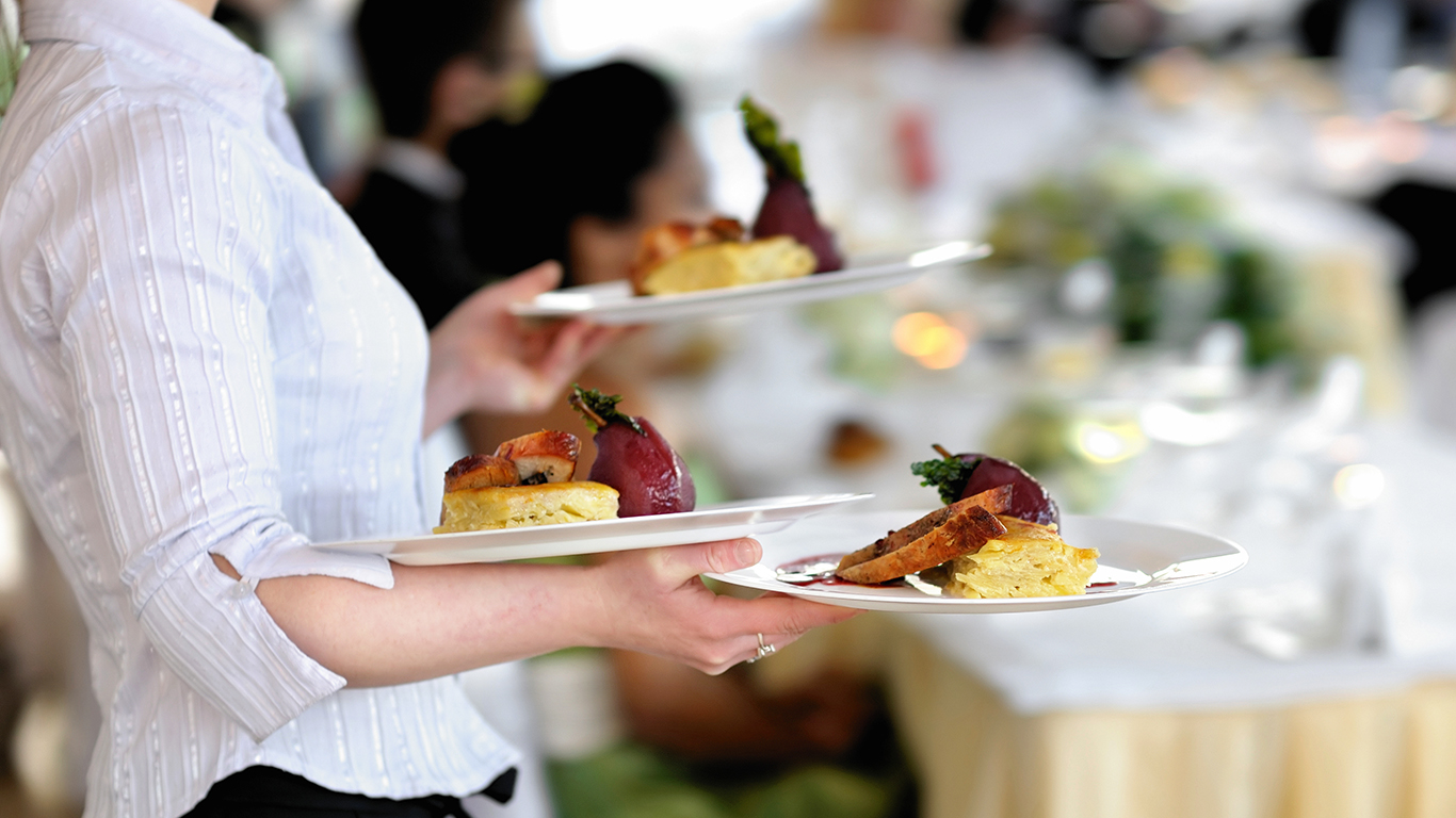 25 Best Cities to Be a Waiter