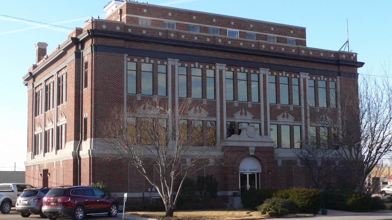 Texas County, Oklahoma courthouse from NE 1 by Ammodramus