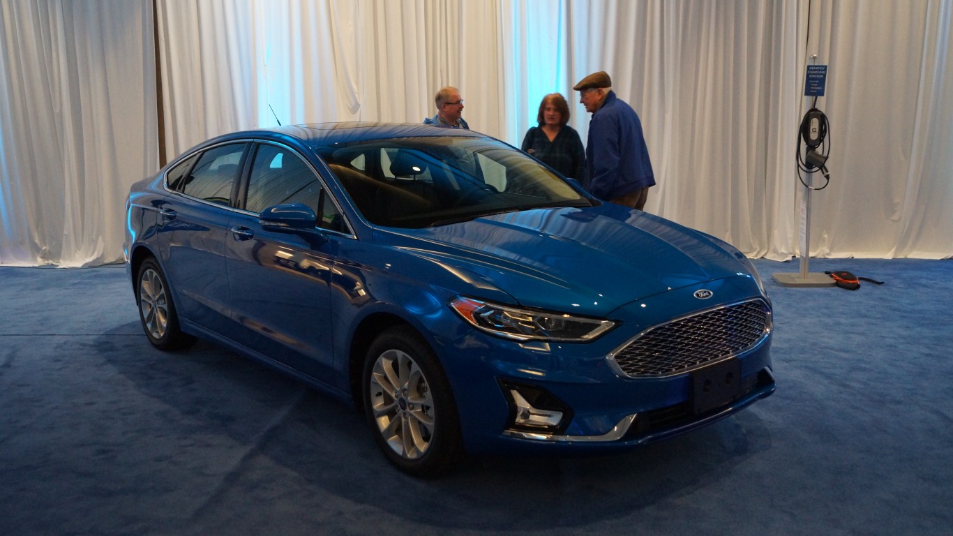 2019 Ford Fusion Energi Titani... by Greg Gjerdingen