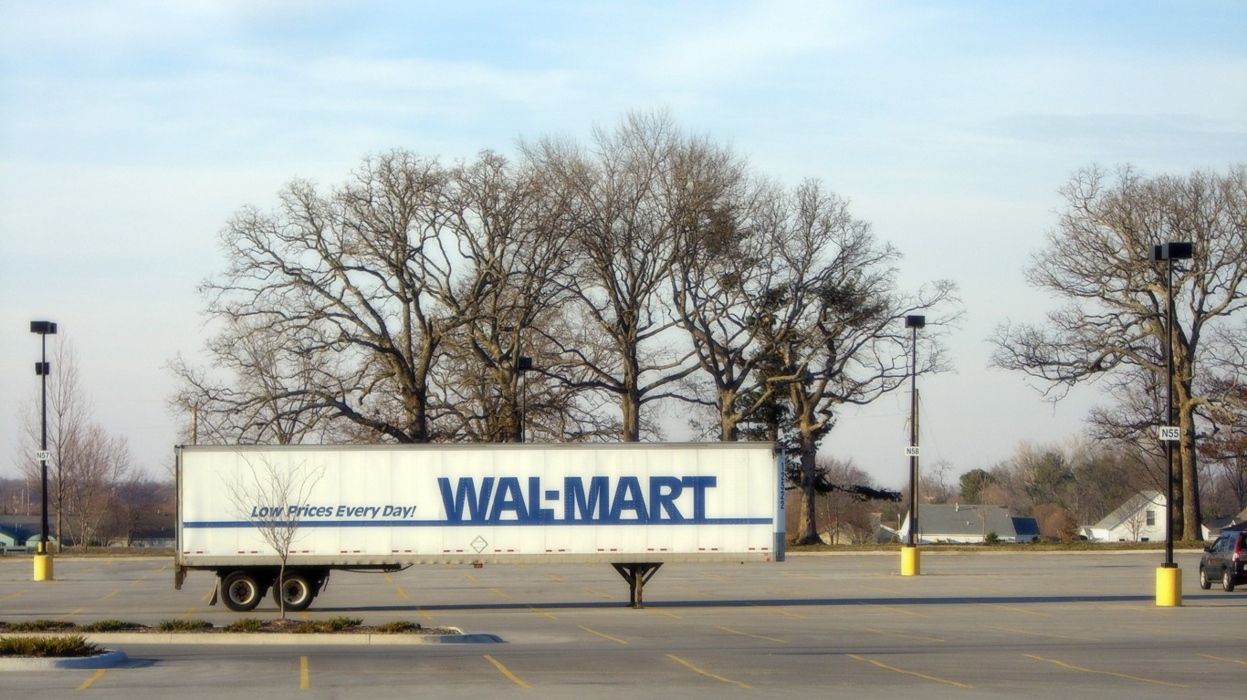 Wal-Mart Truck by Alejandro Forero Cuervo