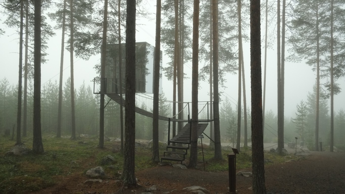 mirrorcube (treehotel) by Nicolu00c3u0083u00c2u00a1s Boullosa