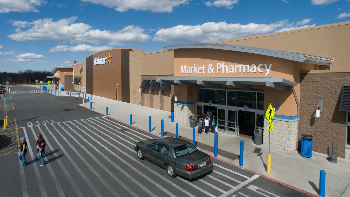 Walmart Shoppers in Gladstone,... by Walmart