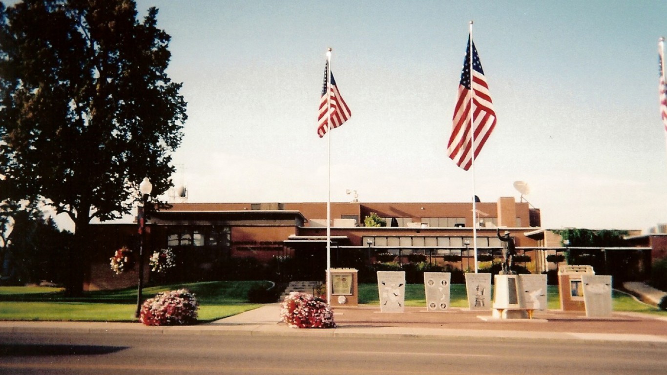 Uintah County Courthouse, Vern... by Ken Lund