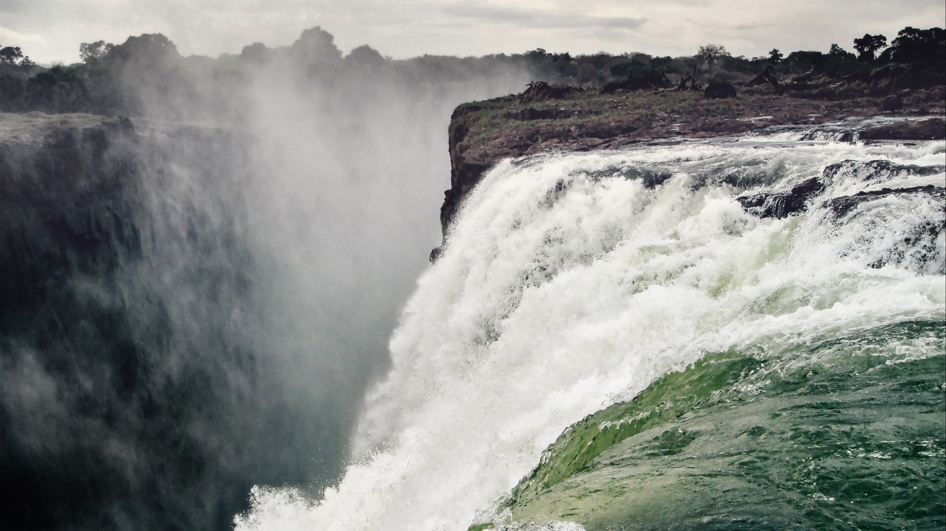 Water falling. by Simon Matzinger