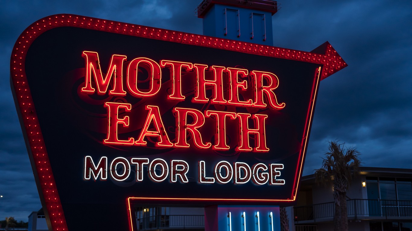 Mother Earth Motor Lodge by Mobilus In Mobili