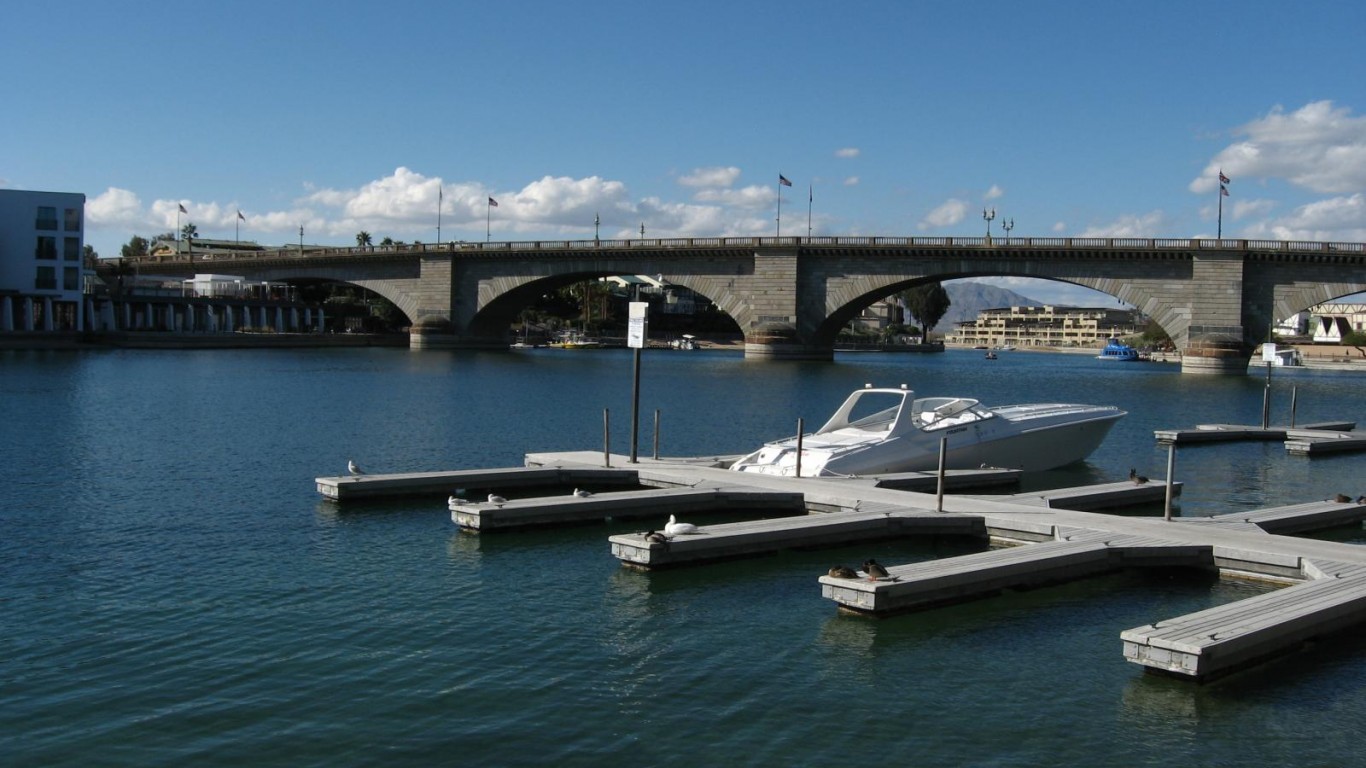 London Bridge, Lake Havasu Cit... by Ken Lund