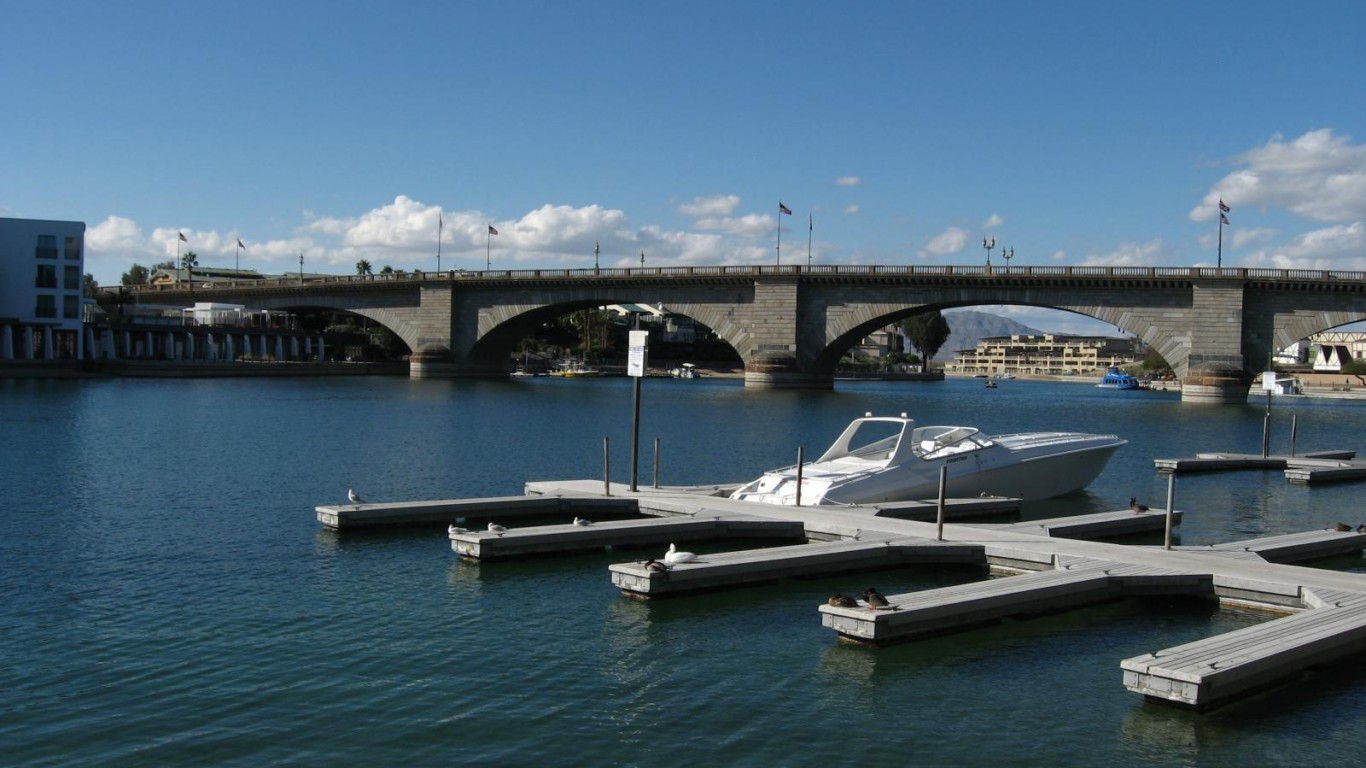 London Bridge, Lake Havasu Cit... by Ken Lund