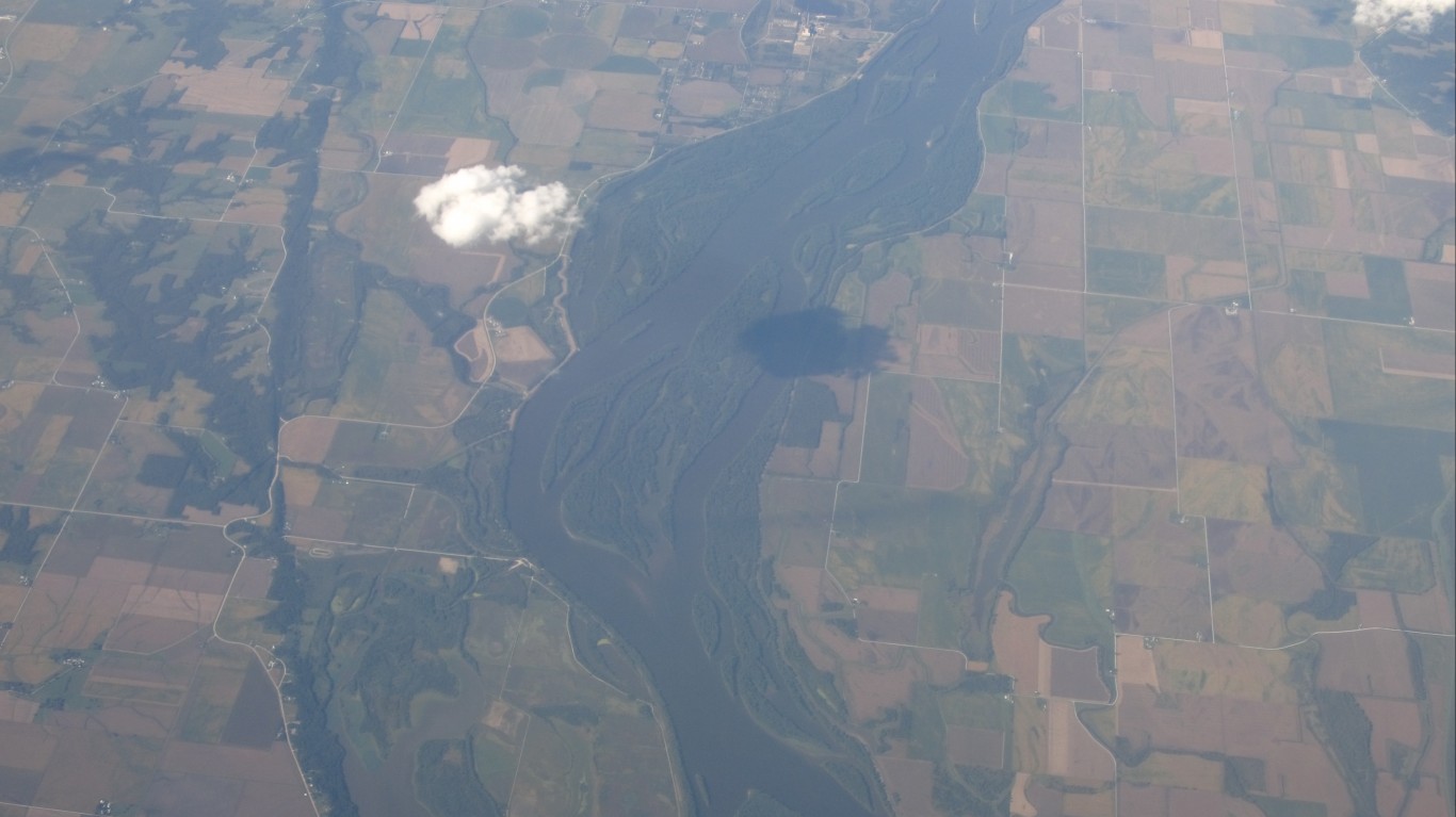 Mississippi River South of Mus... by Ken Lund