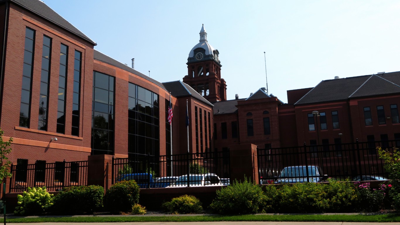 Cass County Courthouse, Fargo,... by Ken Lund