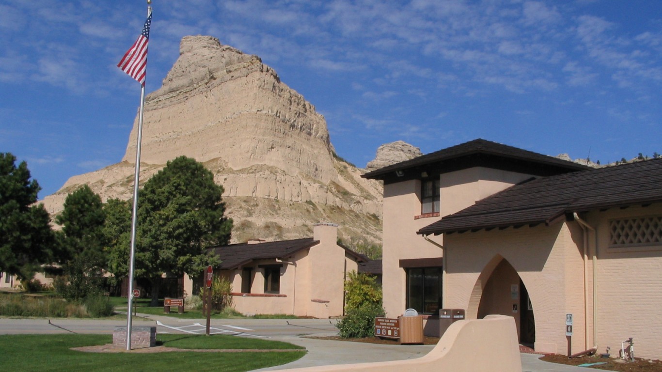 Scotts Bluff National Monument... by Ken Lund