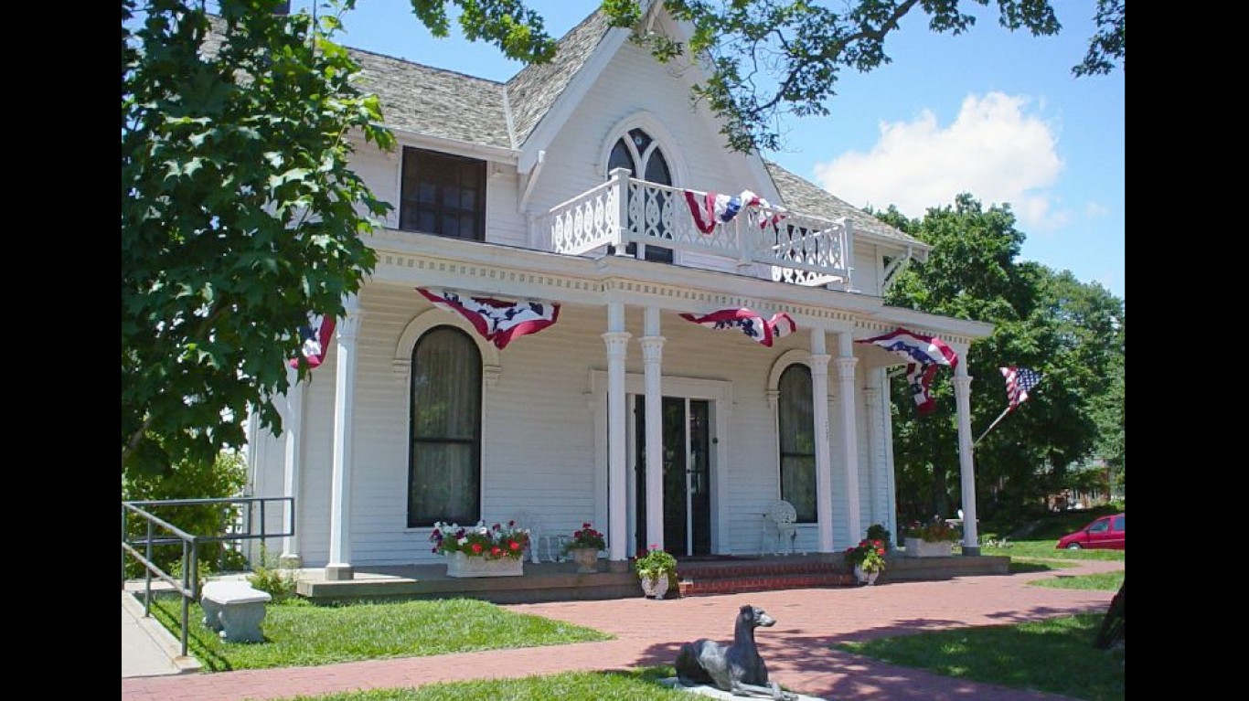 Amelia Earhart Home - Atchison... by frank thompson photos