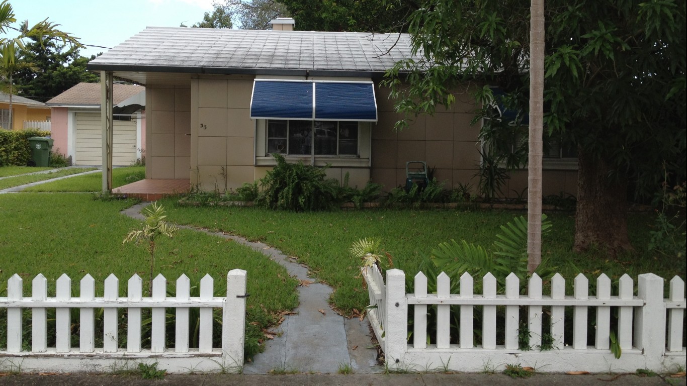 Lustron House Miami 1949 by Phillip Pessar