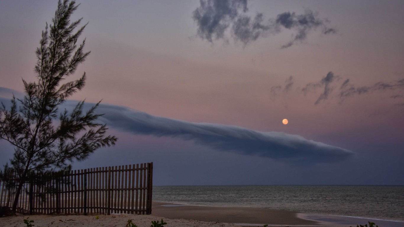 Early Morning, Mozambique Chan... by Rod Waddington