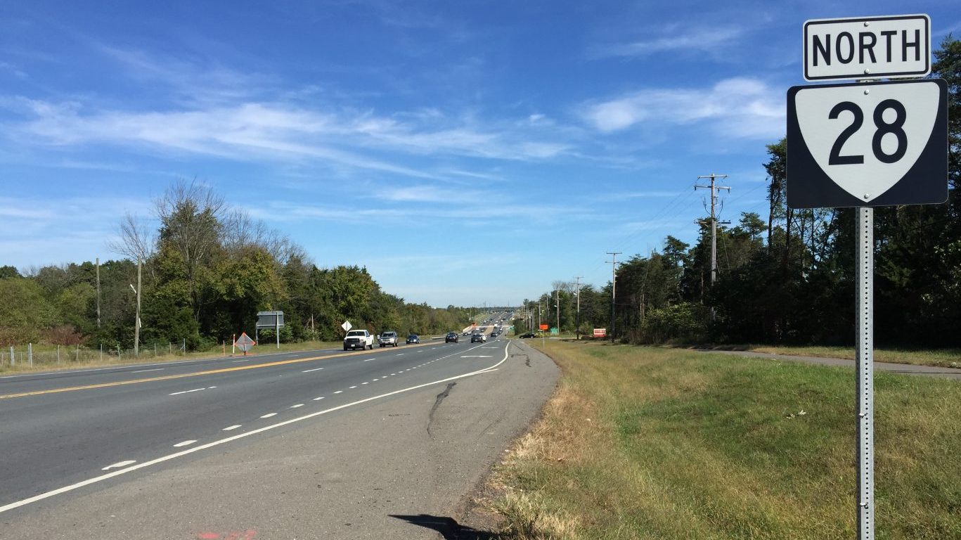 View north along Virginia State Route 28... by Famartin