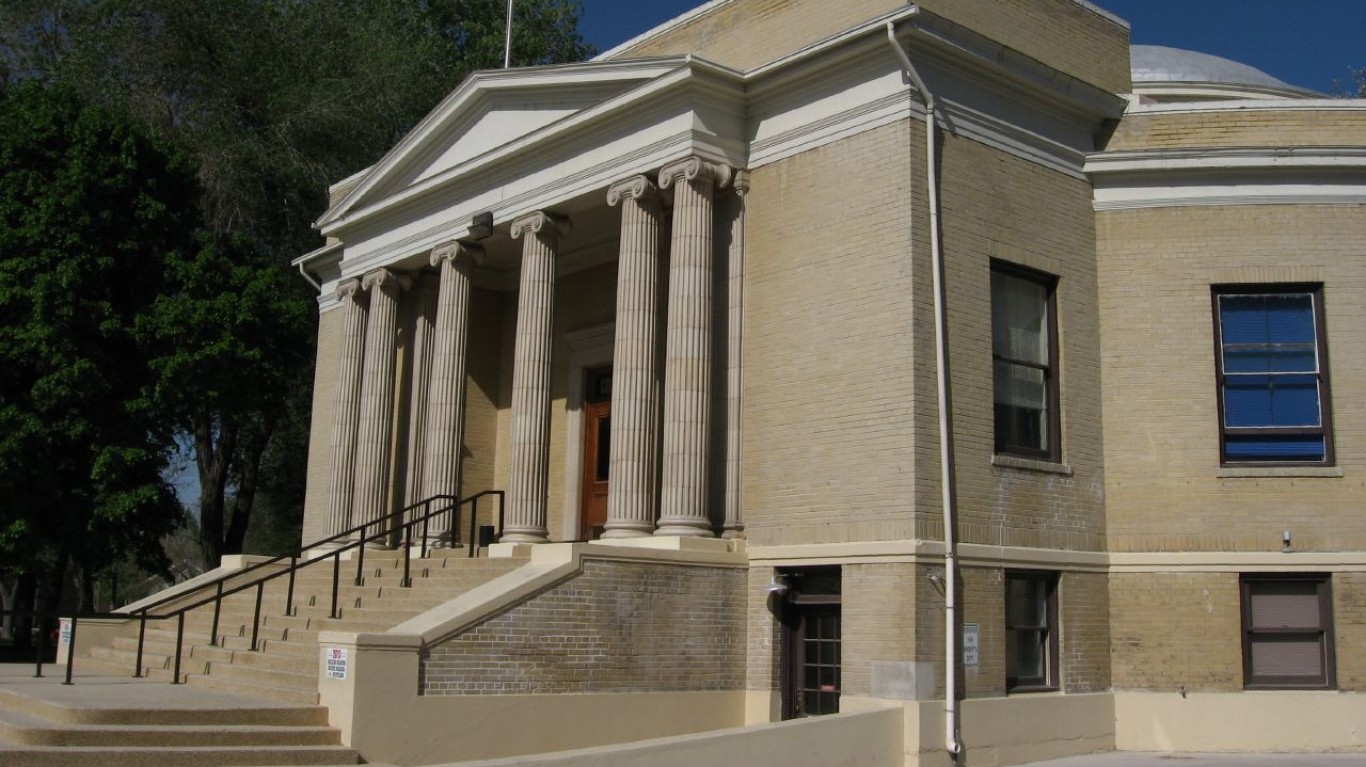 Pershing County Courthouse, Lo... by Ken Lund