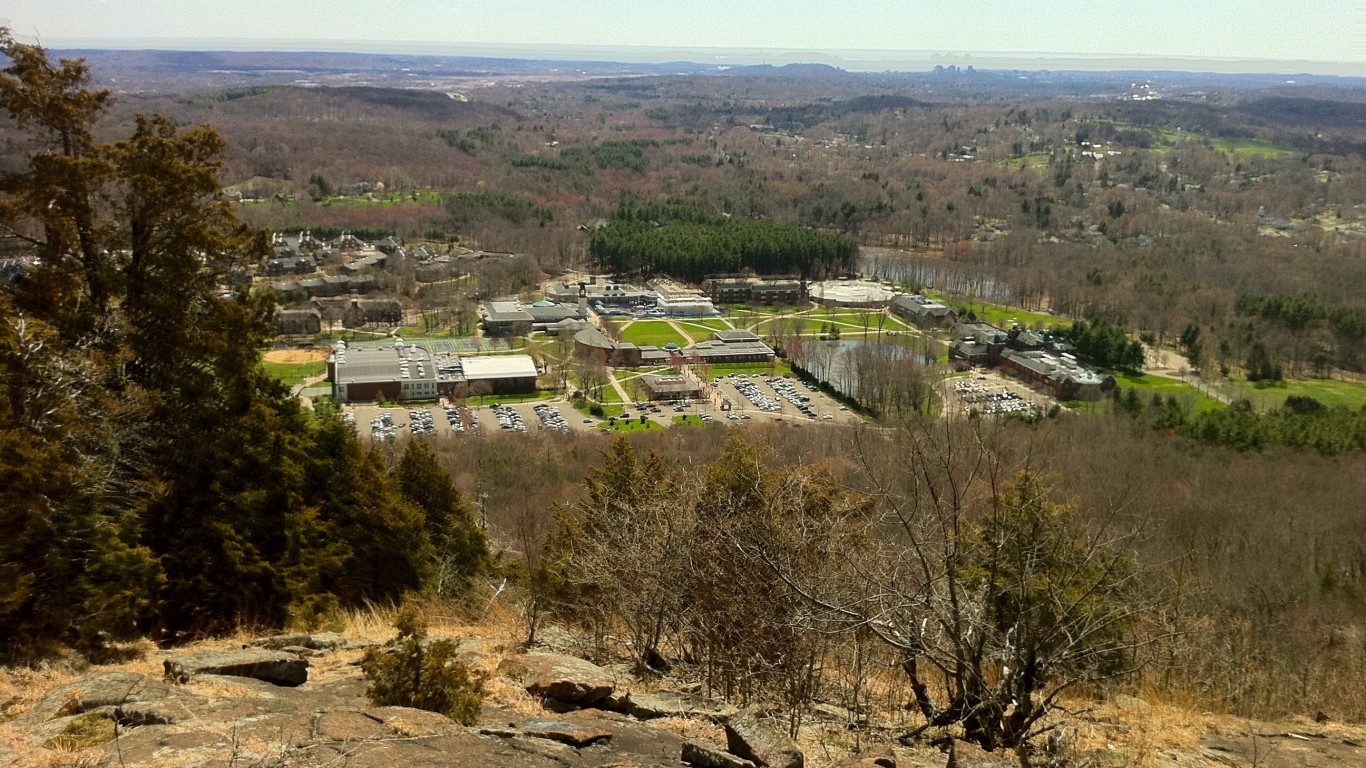 Quinnipiac University main cam... by Morrow Long