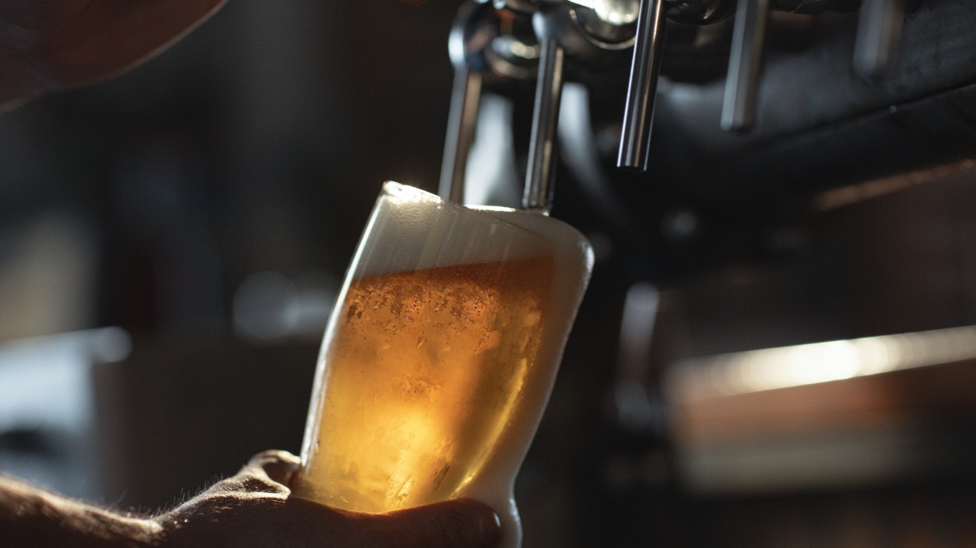 Americas Fastest Shrinking Beer Brands, and the 7 That Are Still Growing