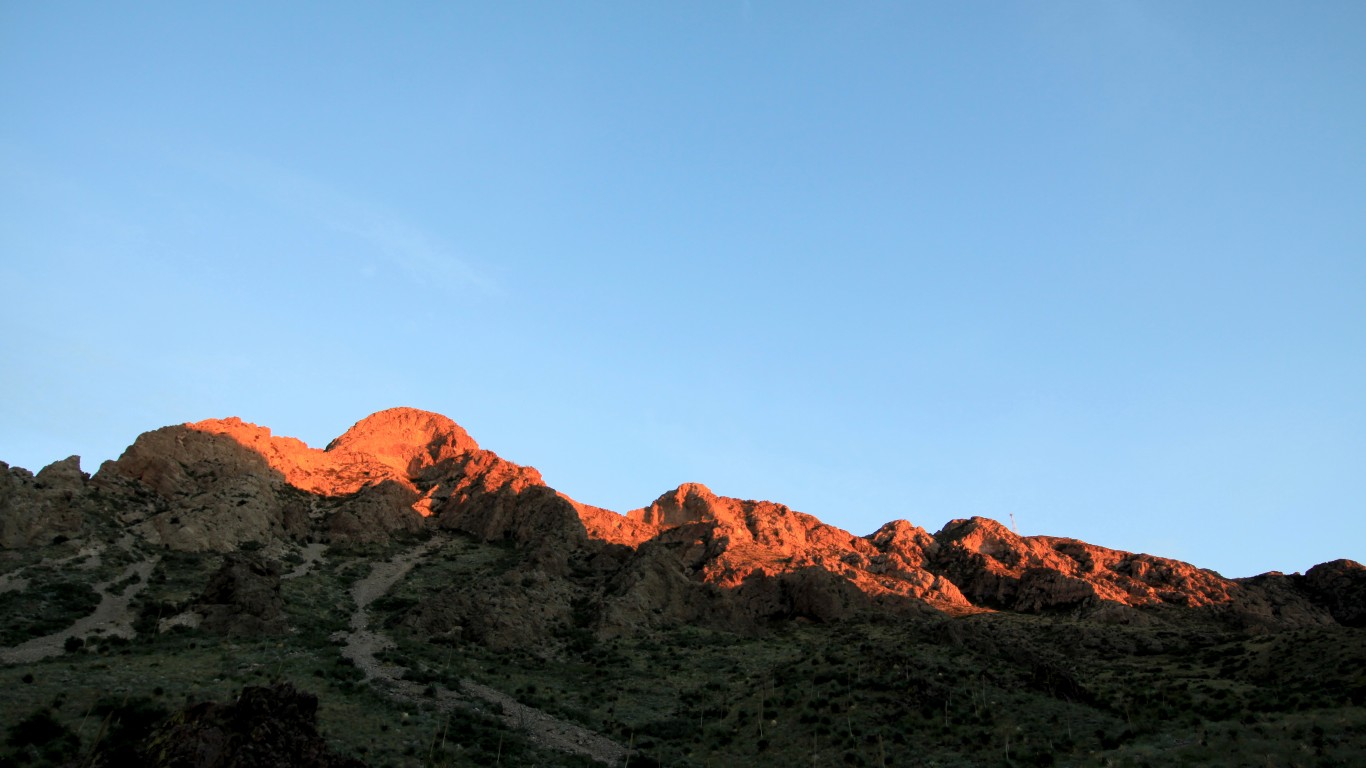 South Franklin Mountain from t... by uu00c4u00b1u00c9u0090u00c9u00be u00cau009e u00cau0087u00c9u0090u00c9u00afu00c9u0090s