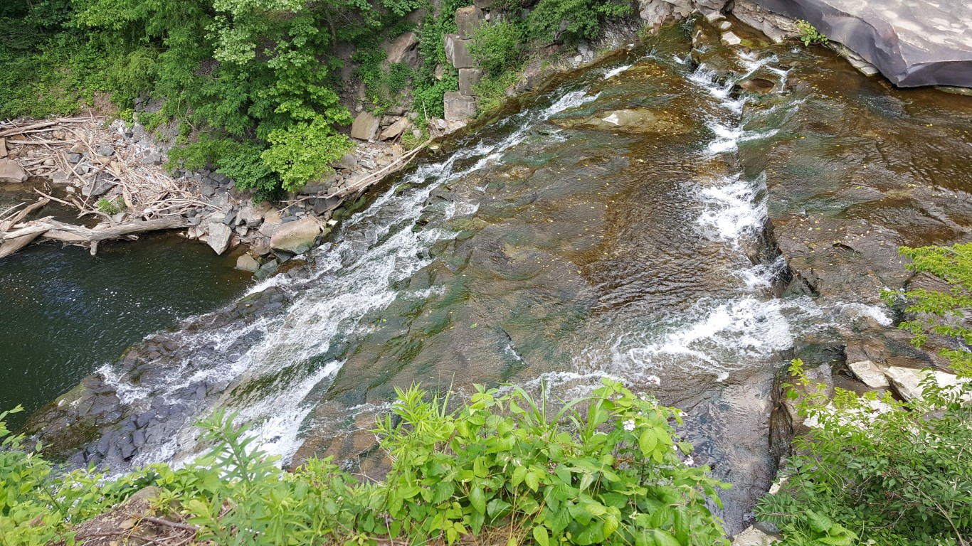 Mill Creek Falls - June 2017 by Tim Evanson