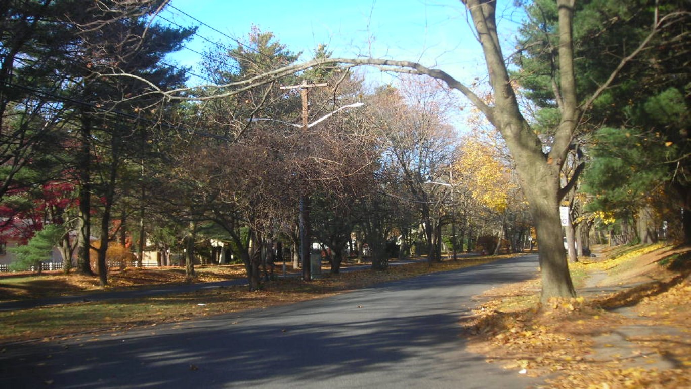 Brentwood Parkway - Brentwood,... by Doug Kerr