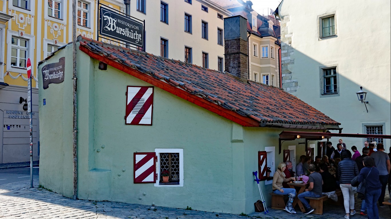 The World’s Oldest Bars and Restaurants (That Are Still Open)