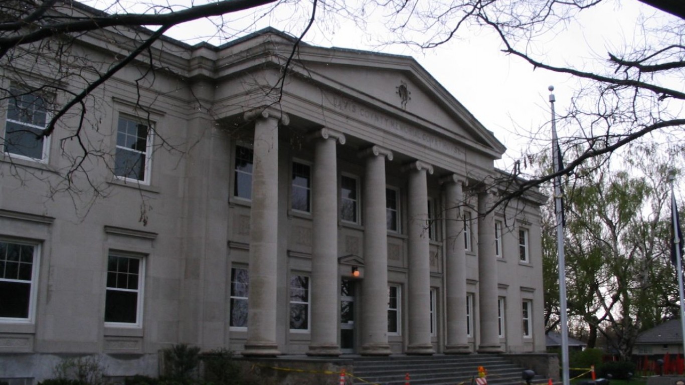 Davis County Courthouse, Farmi... by Ken Lund