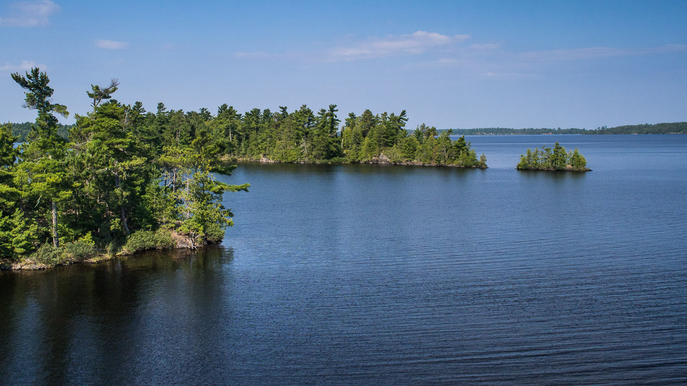 Rainy Lake from Tango Channel by Jeffkantor