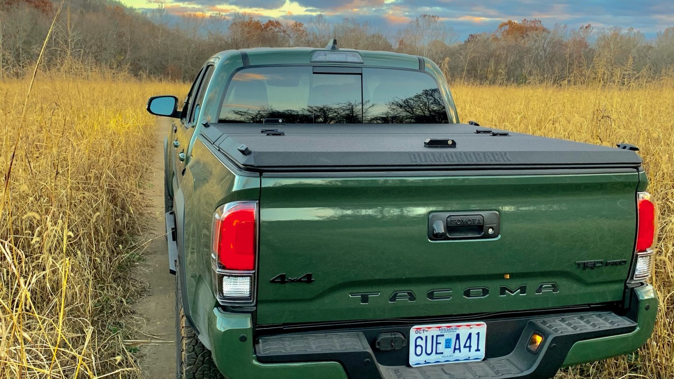 An Aluminum Truck Bed Cover On... by DiamondBack Covers