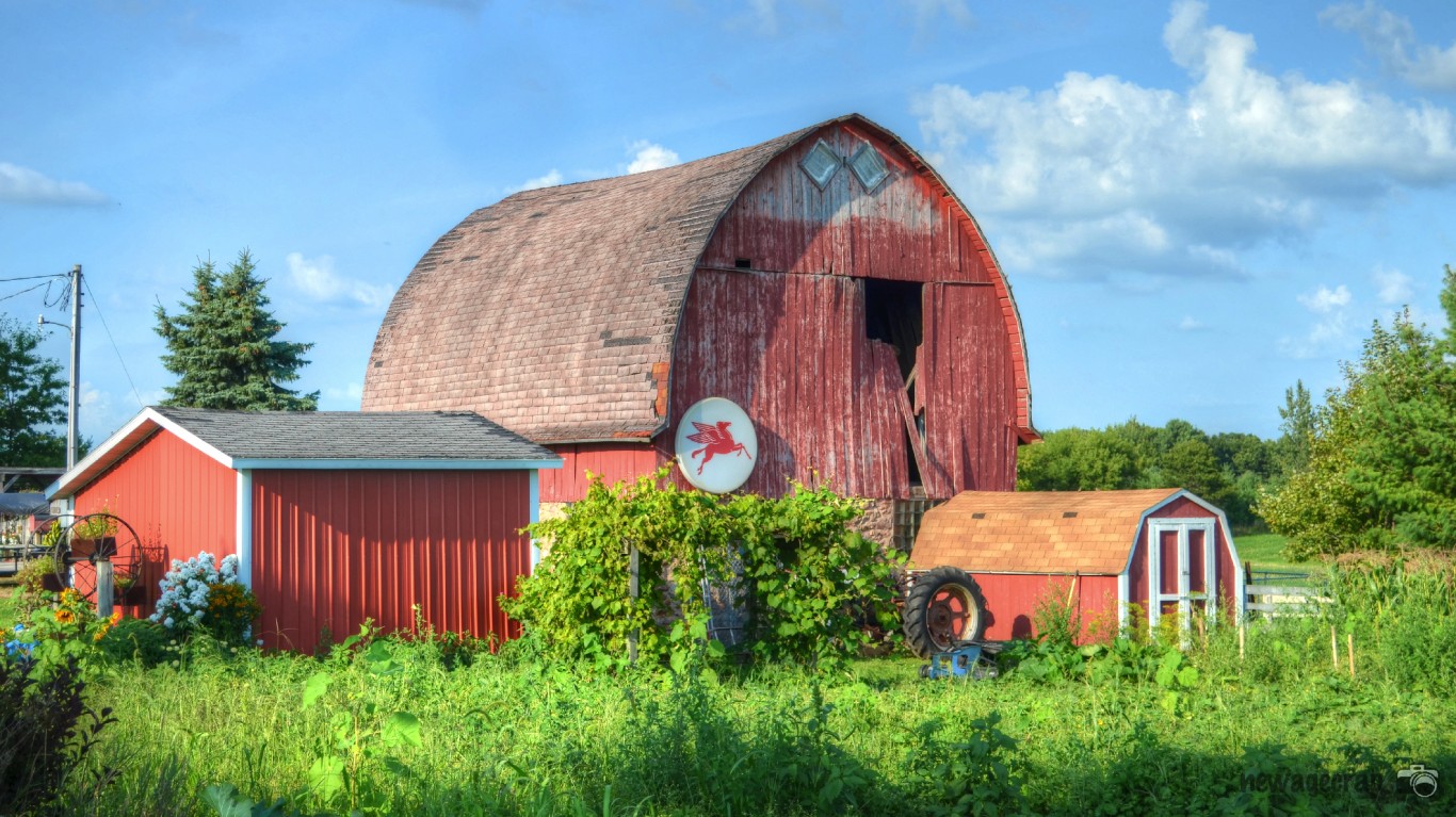 Mobil Barn by William Garrett