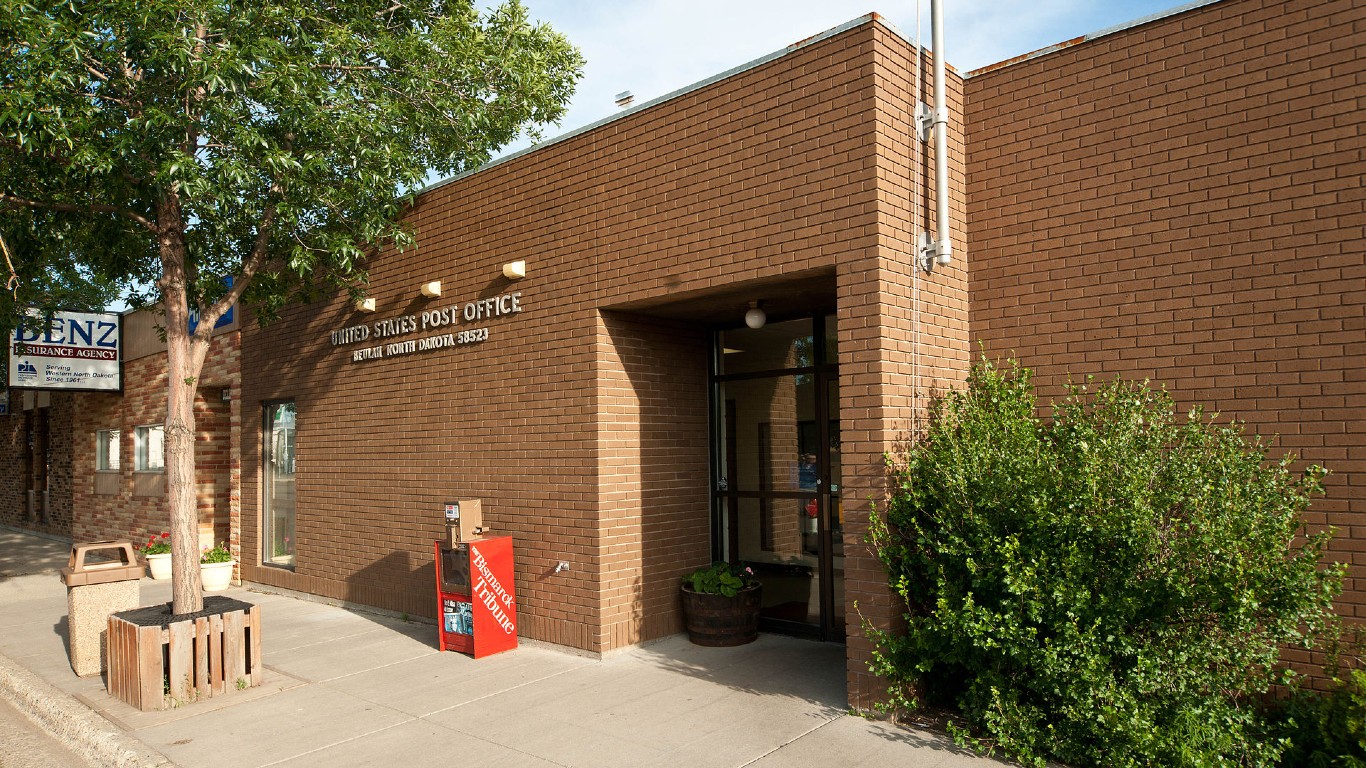 Post office in Beulah, North Dakota by Andrew Filer