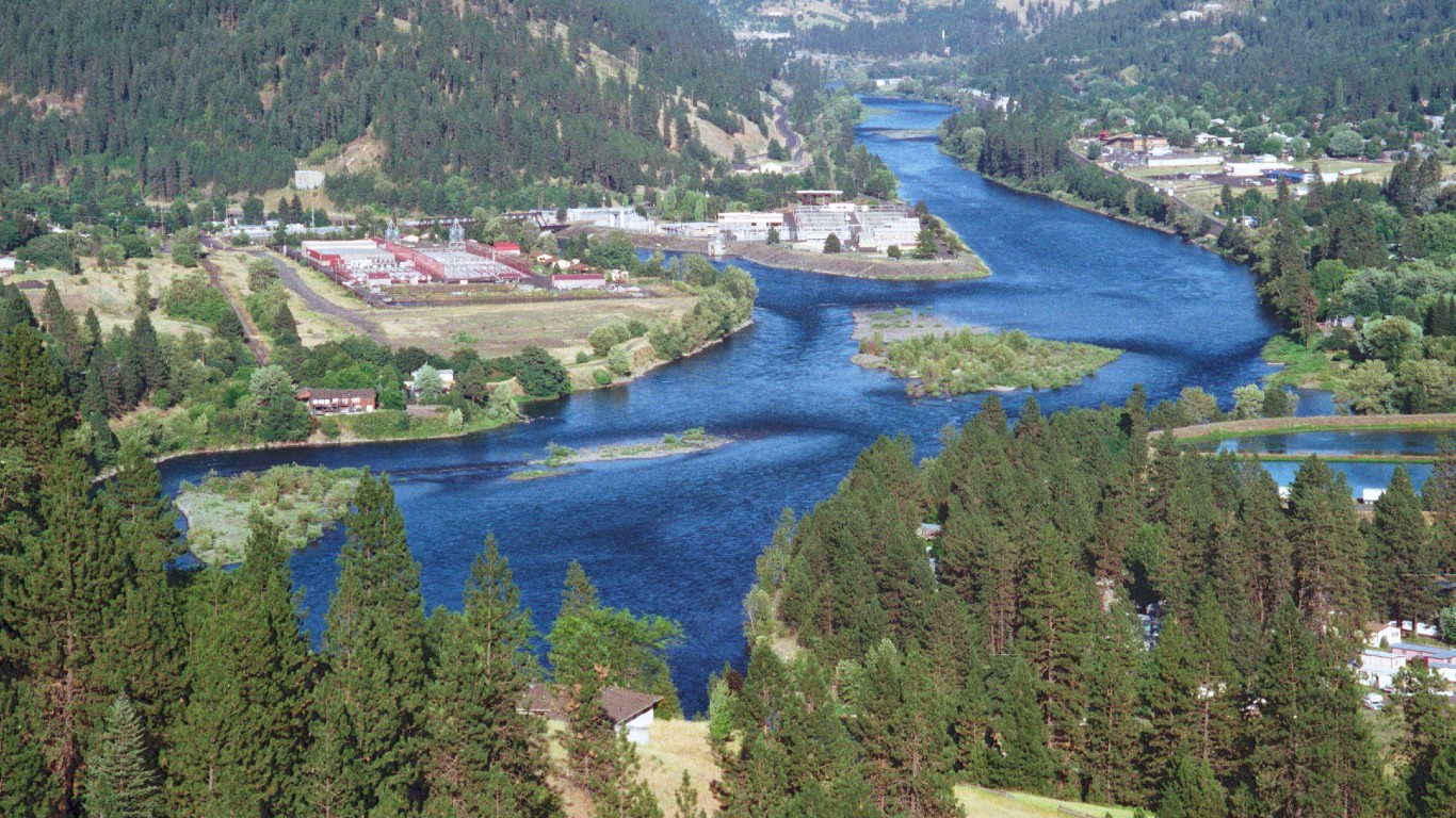 Clearwater River in Ahsahka, Idaho by Dsdugan